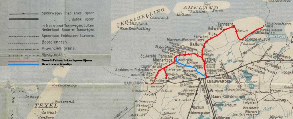 Kaart met in rood de Noord-Friese lokaalspoorlijnen en in blauw de tramlijn van de Nederlandsche Tramweg Maatschappij (NTM) tussen Leeuwarden en Sint-Jacobi Parochie (tramstation)